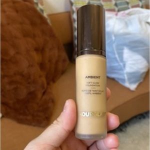 Hourglass foundation